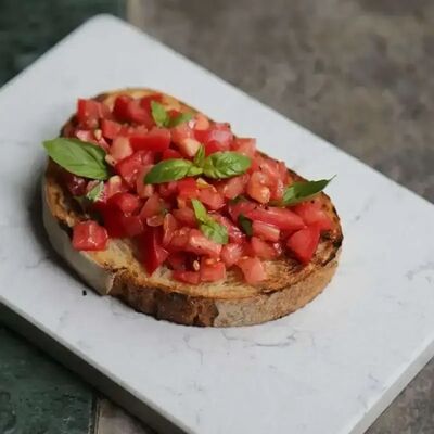 Брускетта Помодоро в Tin по цене 600 ₽