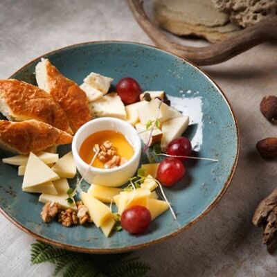 Сырная тарелка в 8 seconds pub по цене 770 ₽