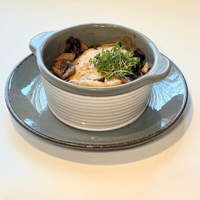 Филе цыпленка в сливочно-грибном сотэ от Ивлева в Room-cafe по цене 740 ₽