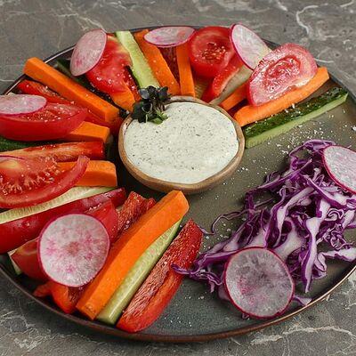 Овощная тарелка в FRIENDLOUNGE по цене 510 ₽