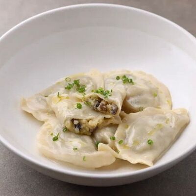 Вареники с картофелем, грибами и жареным луком в 321 Club by Novikov по цене 580