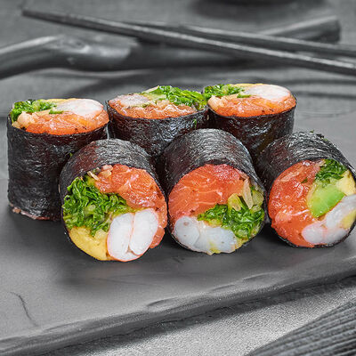 Сашими ролл с лососем и креветкой в Суши Мастер по цене 349