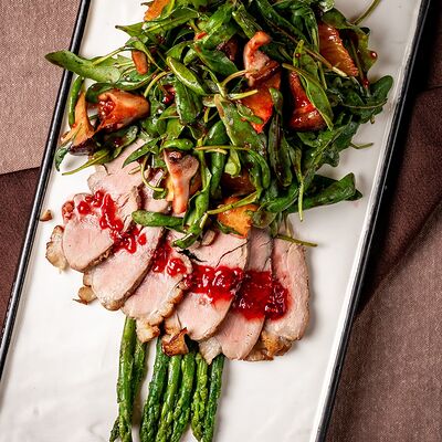 Салат с утиной грудкой в Карас по цене 760 ₽