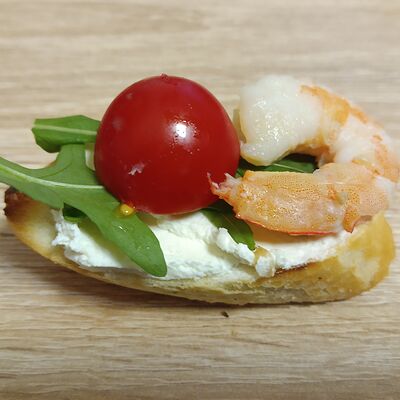 Брускетта с творожным сыром и креветками в Блинчик по цене 90 ₽