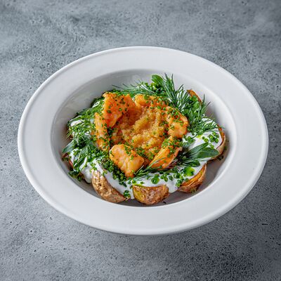 Печеный картофель со сметаной и щучьей икрой в Раковая на Петроградке по цене 1390 ₽