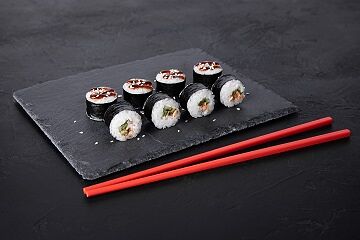 Ролл с угрём в Sushiman по цене 290 ₽