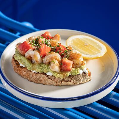 Тост с креветками, авокадо, томат в Mates Pizza по цене 990 ₽