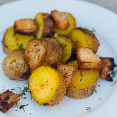 Картофель на мангале с салом в Собрание по цене 180 ₽