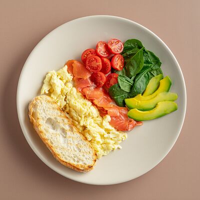 Скрембл с форелью в Coffeeshop Company по цене 740 ₽