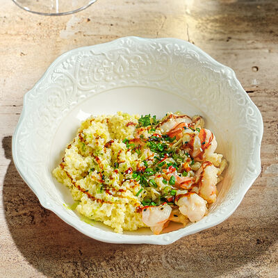 Пшенная каша с креветками и азиатским скремблом в Ива по цене 640 ₽