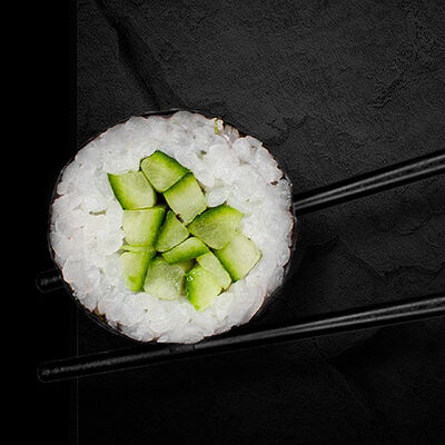 Классика Огурец в Суши Хаб по цене 290 ₽