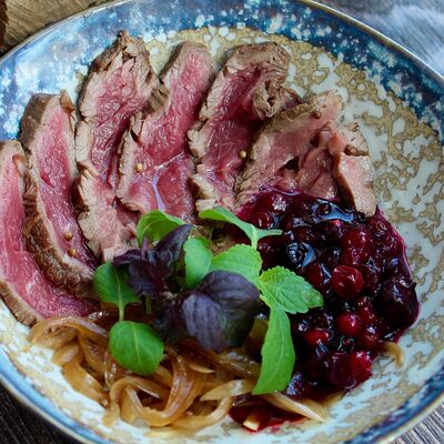 Ростбиф с ягодным соусом в Хюгге Сырный ресторан по цене 890 ₽