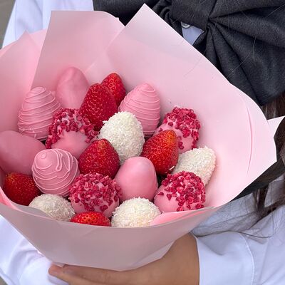 Букет клубника в шоколаде #1115 в Con Amore по цене 3490 ₽