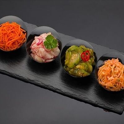 Ассорти салатов по-корейски в Bluefin по цене 920 ₽