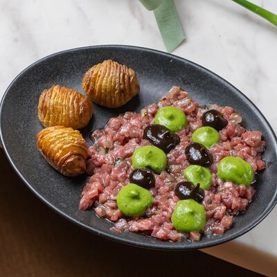 Тартар с соусом из чернослива, укропным айоли и картофелем в Бистро Артель по цене 750 ₽