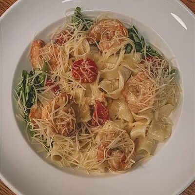 Паста с королевскими креветками в Соль & Перец по цене 587 ₽