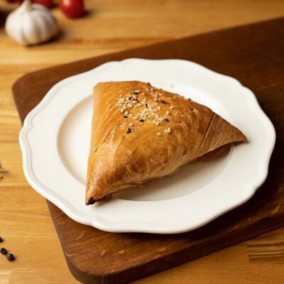 Самса говяжья в Cююмбике по цене 169 ₽