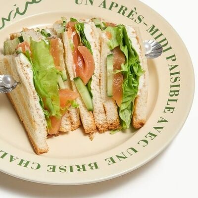 Сендвич с красной рыбой и огурцом в Mechtai gastro&coffee по цене 590 ₽