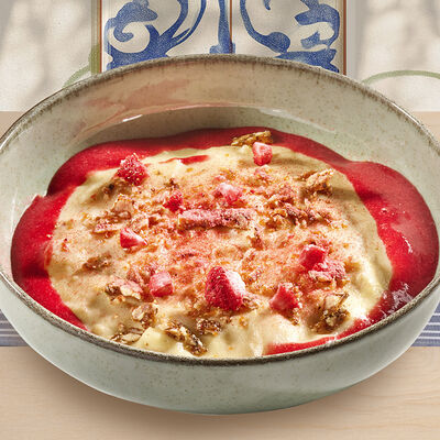 Гурьевская каша с грильяжем из фундука и клубничным пюре в Сеть пиццерий Сицилия по цене 531