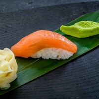 Суши с лососем в Чайхона №1 Братьев Васильчуков