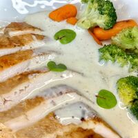 Куриная грудка с кремом из сельдерея в Лес