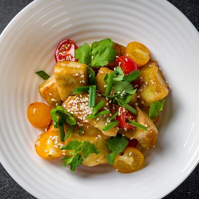 Хрустящий баклажан с помидорами и устричным соусом в Шоти по цене 420