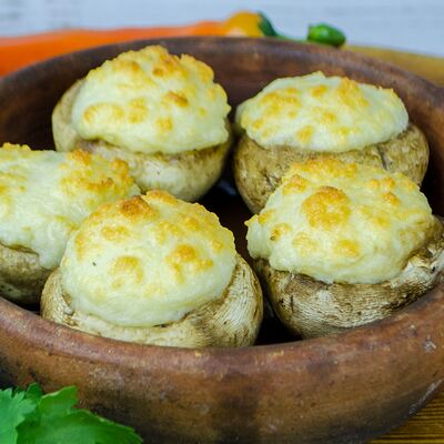 Грибы, запечённые с сыром в Девичья башня по цене 590 ₽