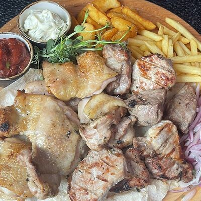 Шашлык на компанию в Oscar по цене 2000 ₽