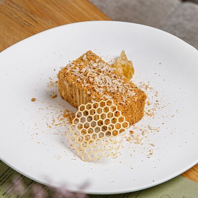 Медовик в М2 Органик Клуб Патриаршие по цене 820 ₽