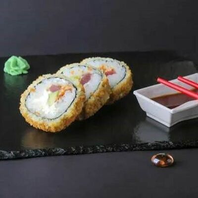 Ролл в темпуре с угрем в Sushi & Pizza Pirogovo по цене 420 ₽