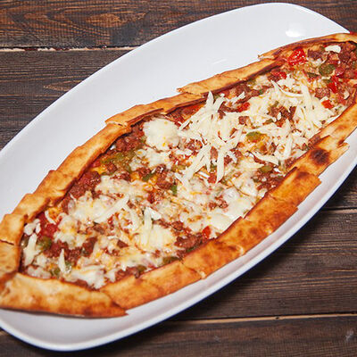 Пиде мясо с сыром в Hot Chicken по цене 55000 ₽