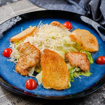 Салат Цезарь с курицей в Сахара по цене 1250 ₽