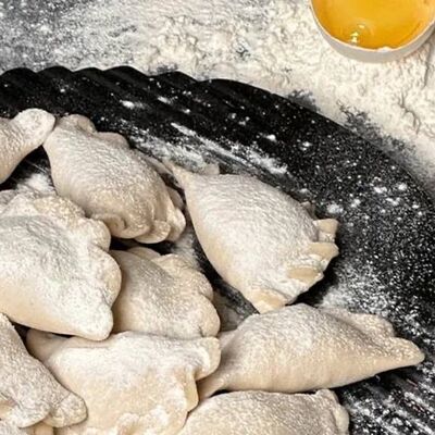 Вареники с картофелем и бекономв Urartu по цене 420 ₽