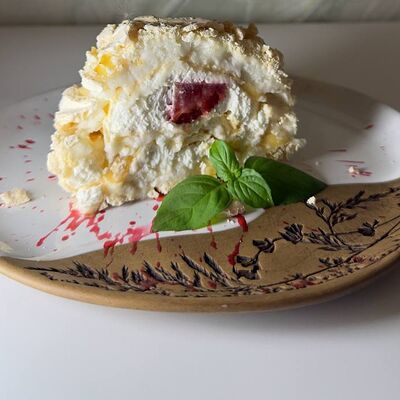 Меренговый рулет в Джоли по цене 350 ₽