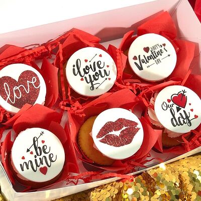 Капкейки Happy Valentine's Day в Tort4u по цене 2340 ₽