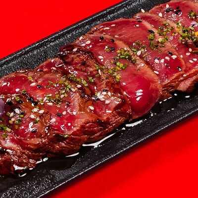 Татаки из говядины в Umami по цене 950 ₽