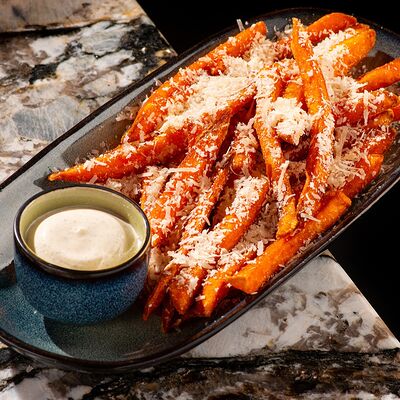 Батат фри с трюфелем и пармезаном в Hookah Place по цене 650 ₽