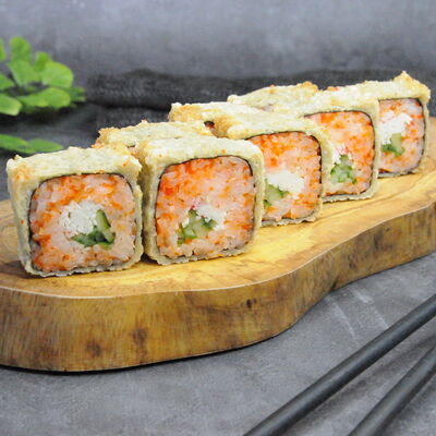 Жареный ролл Калифорния темпура в 7Sushi по цене 399 ₽