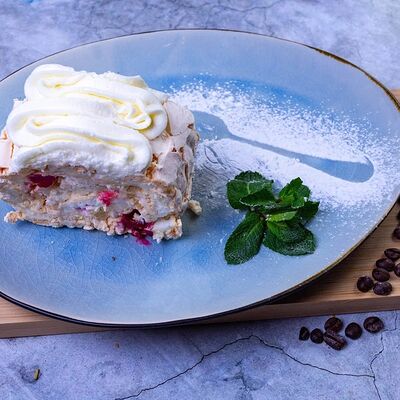 Меренговый рулет 215 гр в Donna Maria PREMIUM по цене 420 ₽