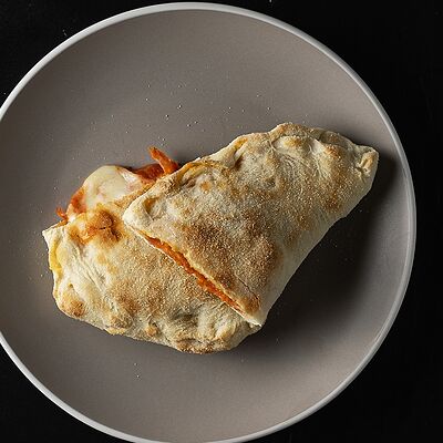 Кальцоне Пеперони в Высокий граД по цене 680 ₽