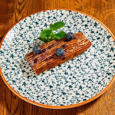 Карамельный медовик с черникой в Вах!Хинкали по цене 530 ₽