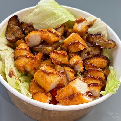 Салат со стрипсами и жареными баклажанамив Тавык по цене 440 ₽