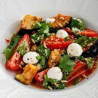 Салат с баклажанами и фетой в Терраса