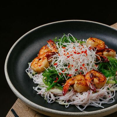 Менза с креветками в Джимми Чу по цене 860 ₽