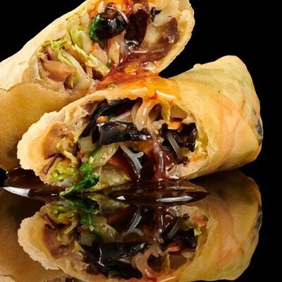 Спринг роллы с мясом, древесными грибами, фунчозой и кинзой в Mr.Mao по цене 400 ₽
