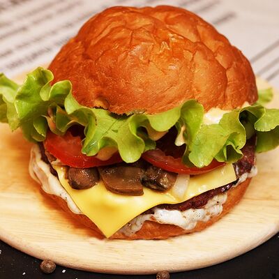 Бургер Грибной в МЯСО ЕСТЬ по цене 570 ₽