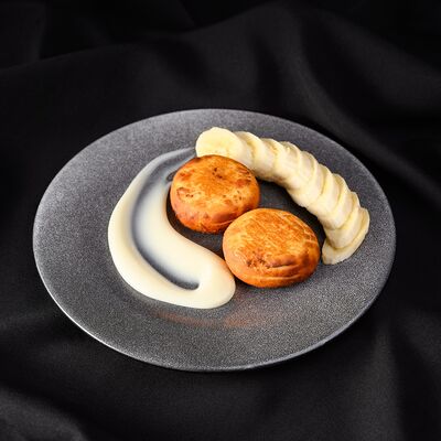 Сырники со сметанойв Ауфчик по цене 370 ₽