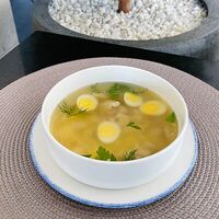 Куриный бульон с лапшой в Encore cafe