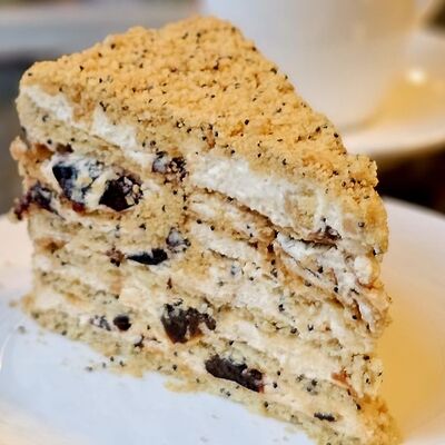 Маковый торт с черносливом в Булонже по цене 390 ₽