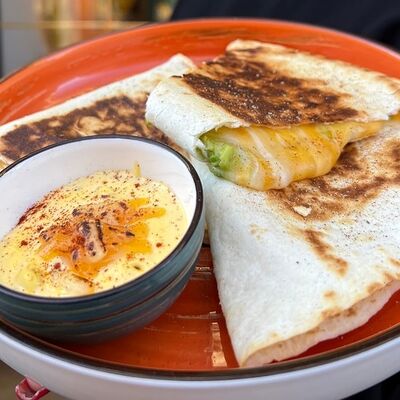 Кесадилья сырная в Mexo Food Bar по цене 590 ₽